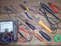 alat dan bahan praktek elektronika